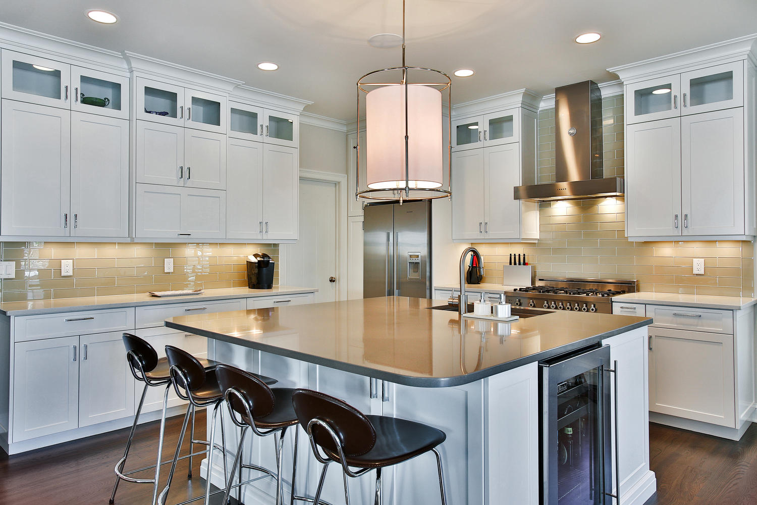 Clean and Contemporary Kitchen Manasquan New Jersey by Design Line Kitchens