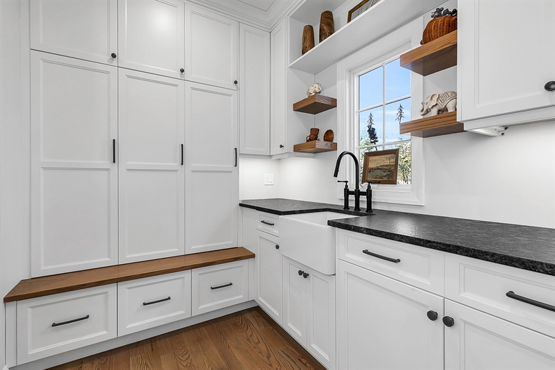 custom mudroom cabinets